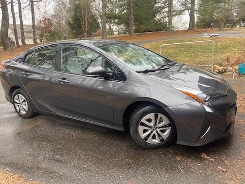 2016 Toyota Prius Three Touring