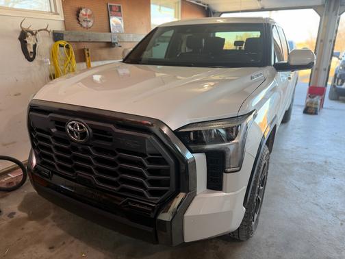 2026 Toyota Tundra Hybrid Platinum