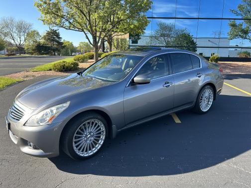 2013 INFINITI G37 x