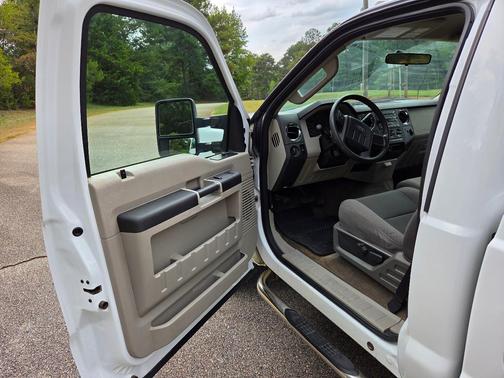 White 2010 Ford F-350 XLT Super Duty