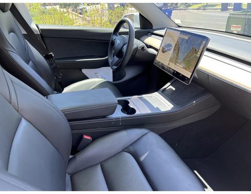 Photo 3 of 5 of 2021 Tesla Model Y Long Range