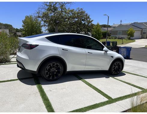 Photo 4 of 5 of 2021 Tesla Model Y Long Range