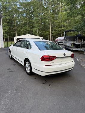 2016 Volkswagen Passat 1.8T S