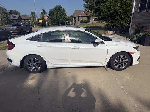 White 2016 Honda Civic EX