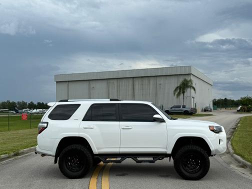 2022 Toyota 4Runner SR5