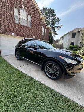 Black 2017 INFINITI QX70 Base