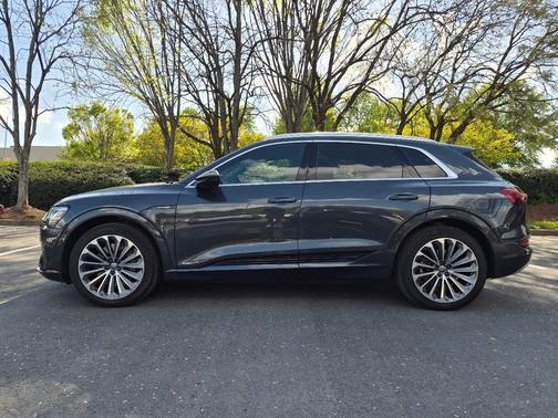 2019 Audi e-tron Prestige
