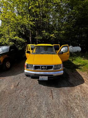 Yellow 2000 Nissan Frontier XE Crew Cab