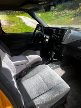 Yellow 2000 Nissan Frontier XE Crew Cab