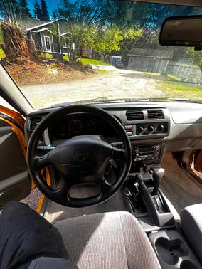 Yellow 2000 Nissan Frontier XE Crew Cab