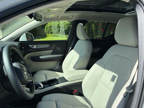 White 2025 Volvo XC40 B5 Plus Bright Theme