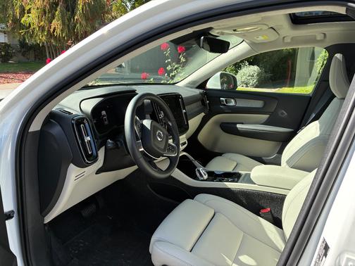 White 2025 Volvo XC40 B5 Plus Bright Theme