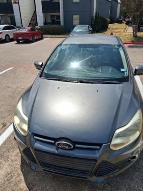 Gray 2013 Ford Focus SE