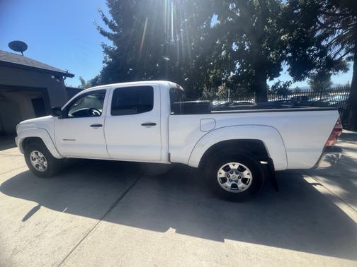 White 2008 Toyota Tacoma PreRunner