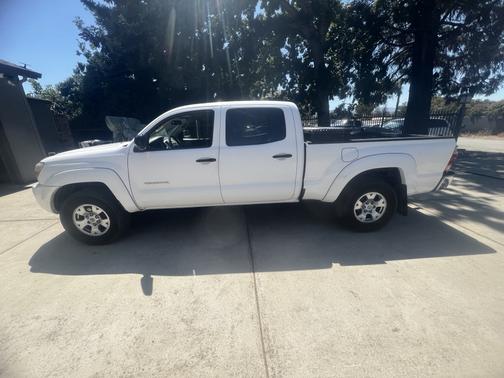 White 2008 Toyota Tacoma PreRunner