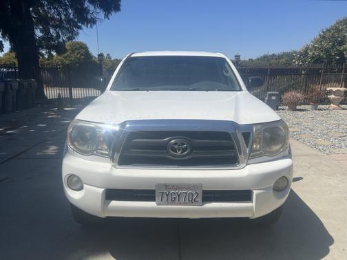 White 2008 Toyota Tacoma PreRunner