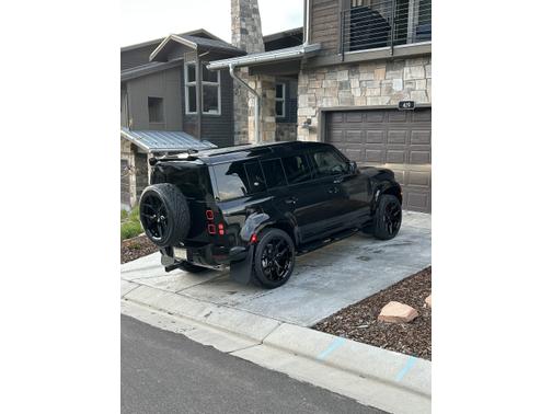 2024 Land Rover Defender 110 P400 X-Dynamic SE