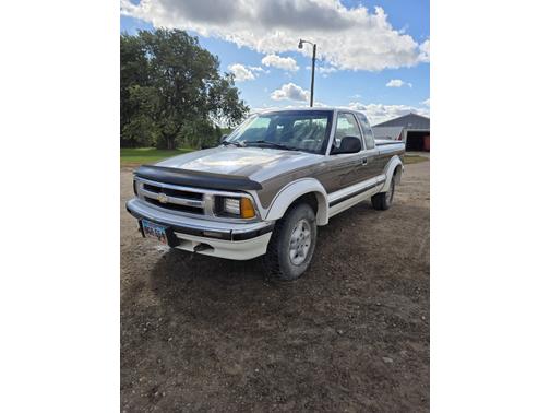 1996 Chevrolet S-10 LS Extended Cab