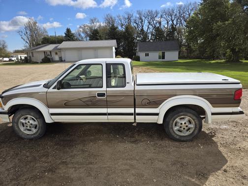 1996 Chevrolet S-10 LS Extended Cab