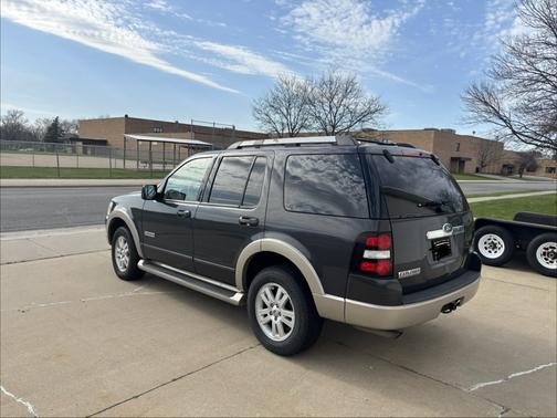 Gray 2007 Ford Explorer Eddie Bauer