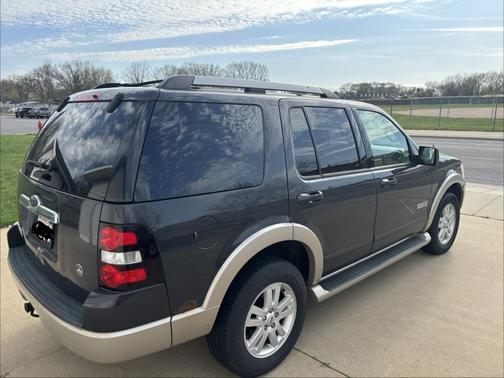 Gray 2007 Ford Explorer Eddie Bauer