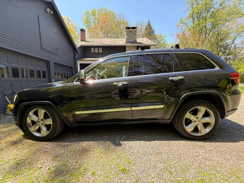 Black 2013 Jeep Grand Cherokee Overland