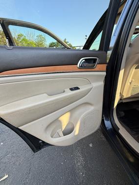 Black 2013 Jeep Grand Cherokee Overland