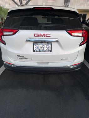 White 2022 GMC Terrain SLT