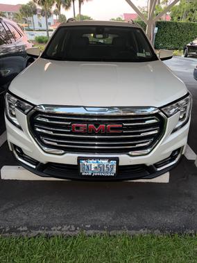 White 2022 GMC Terrain SLT