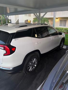 White 2022 GMC Terrain SLT