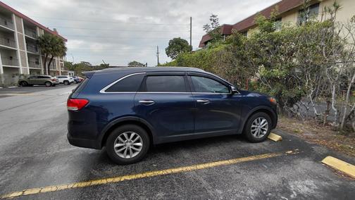 2016 Kia Sorento LX