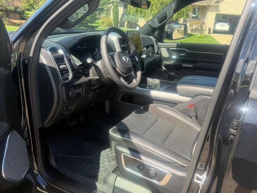 Black 2025 RAM 1500 Laramie