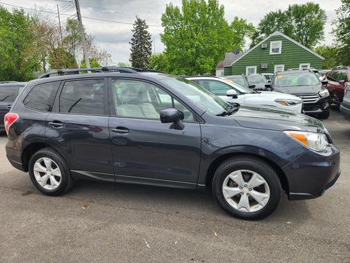 Gray 2015 Subaru Forester 2.5i Premium