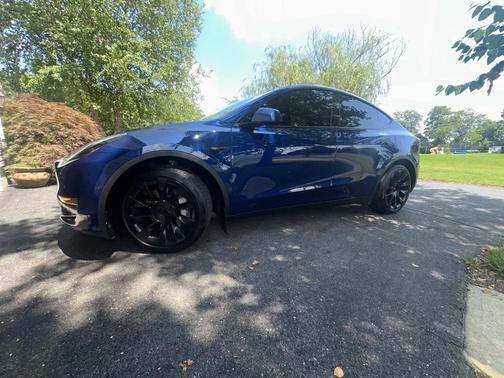 Blue 2022 Tesla Model Y Long Range