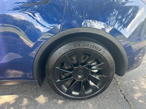 Blue 2022 Tesla Model Y Long Range
