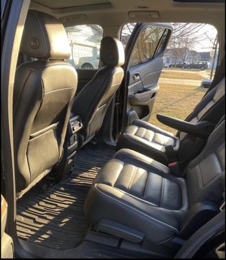 Photo 4 of 8 of 2019 GMC Acadia Denali