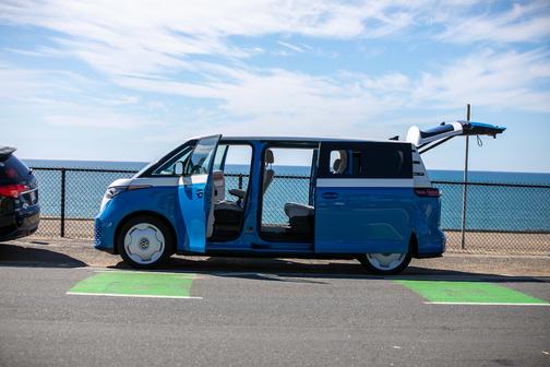 2025 Volkswagen ID. Buzz 1st Edition RWD w/Two-Tone