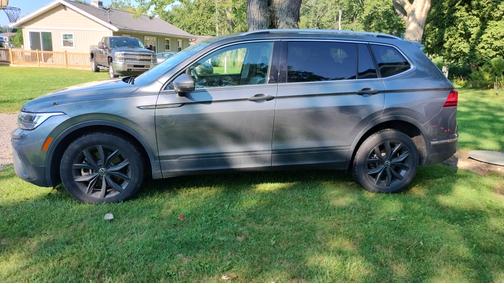 Gray 2024 Volkswagen Tiguan 2.0T SE