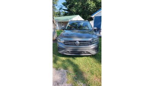 Gray 2024 Volkswagen Tiguan 2.0T SE