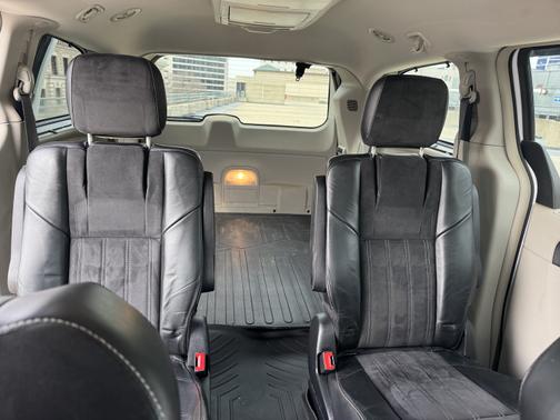 2014 Chrysler Town & Country Touring-L