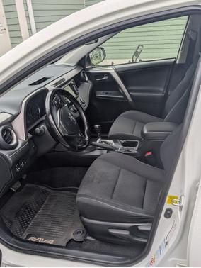 White 2017 Toyota RAV4 Hybrid XLE