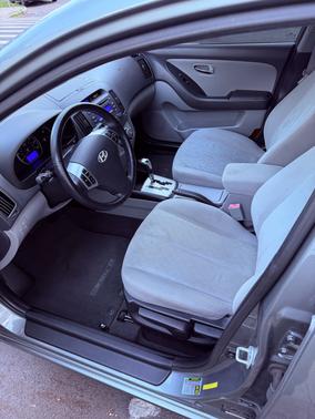 Gray 2010 Hyundai ELANTRA SE