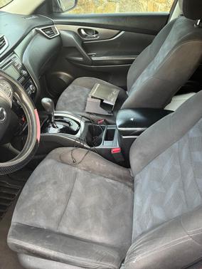Red 2015 Nissan Rogue SV