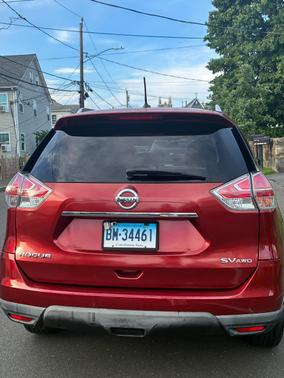 Red 2015 Nissan Rogue SV