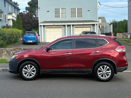 Red 2015 Nissan Rogue SV