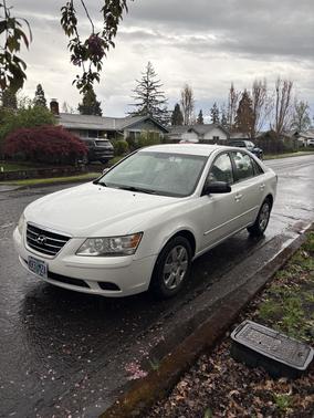 White 2010 Hyundai SONATA GLS