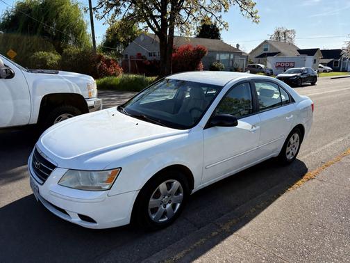 White 2010 Hyundai SONATA GLS