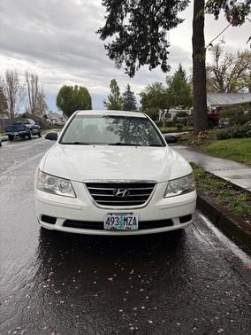 White 2010 Hyundai SONATA GLS