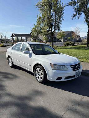 White 2010 Hyundai SONATA GLS