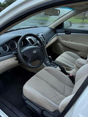 White 2010 Hyundai SONATA GLS